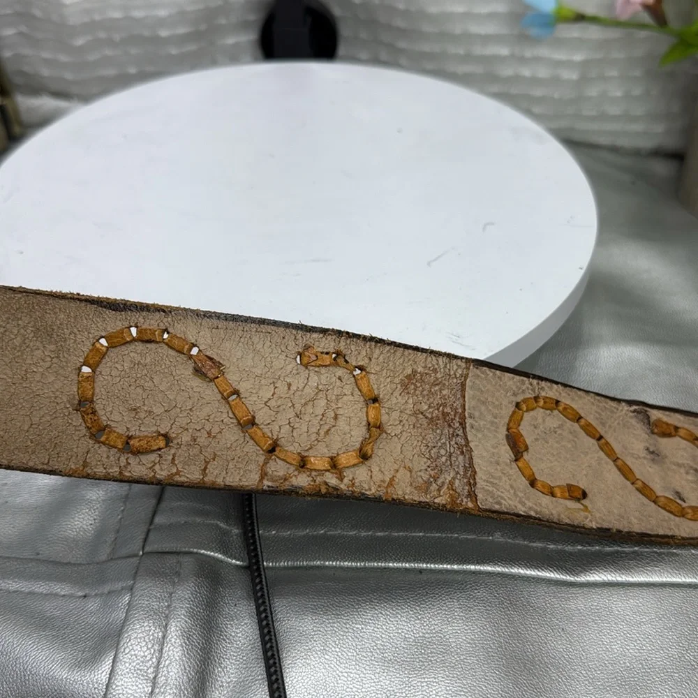 (H) Vintage embroidered leather cowboy belt, men's size M